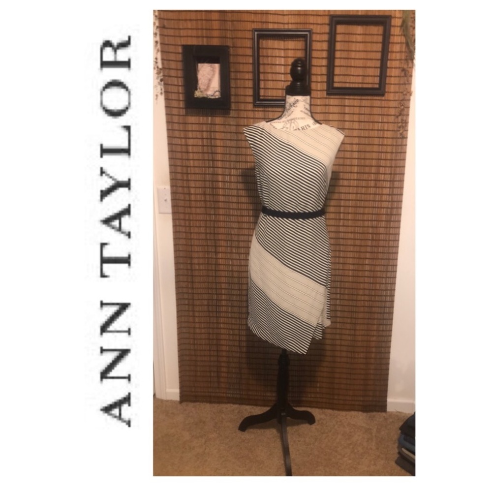 ✨ANN TAYLOR SLEEVELESS DRESS